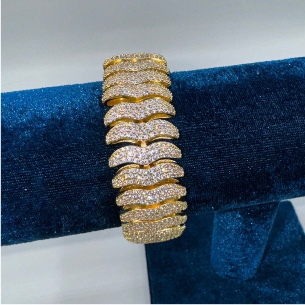 18k 8ct Bracelet - Picture 8 of 9